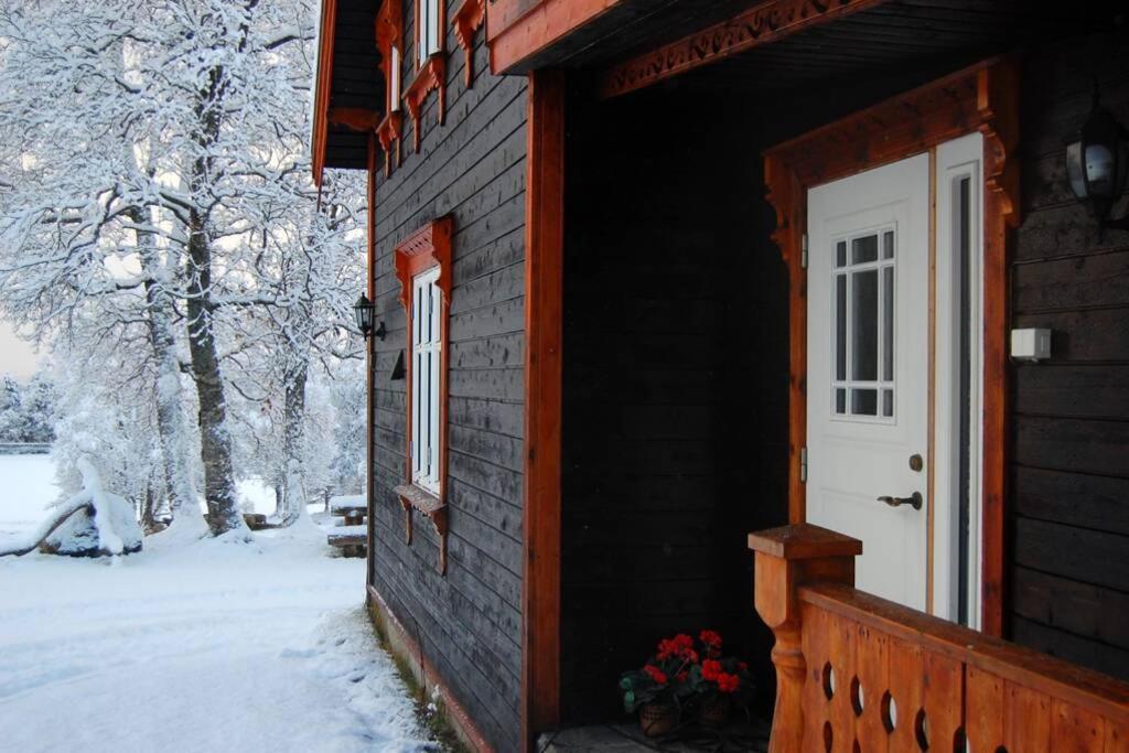 100 Years Old Norwegian Log House In Tromso Villa Exterior photo